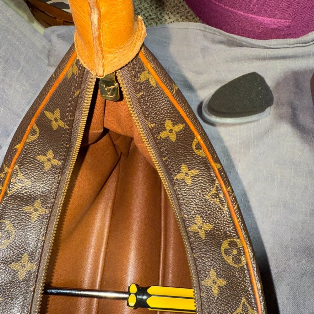 **Authentic** LOUIS VUITTON MONOGRAM BOULOGNE 35 SHOULDER BAG - Picture 7 of 12